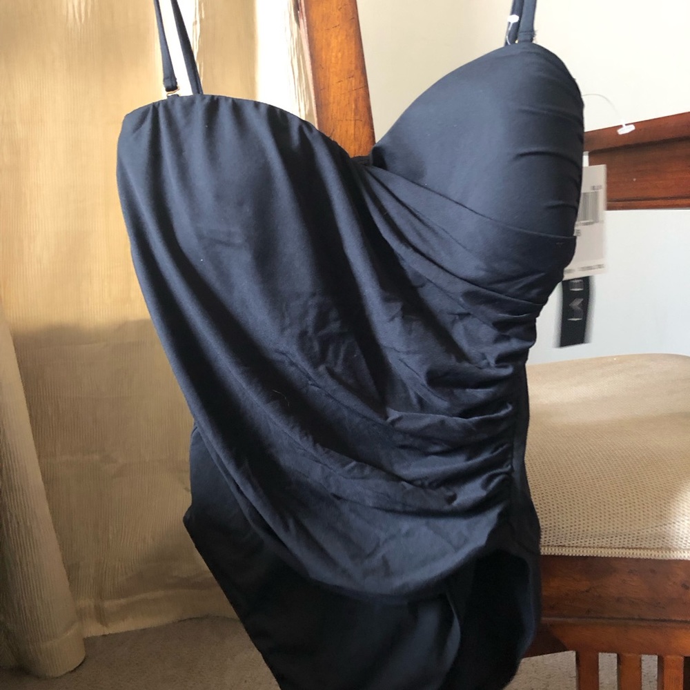 Sexy LA Blanca Black one -piece swimsuit. Padded cups. Size 8. Brand NWT!